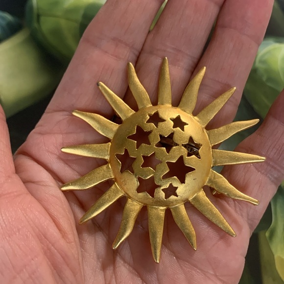 Sun brooch with stars matte gold vintage - Picture 6 of 10